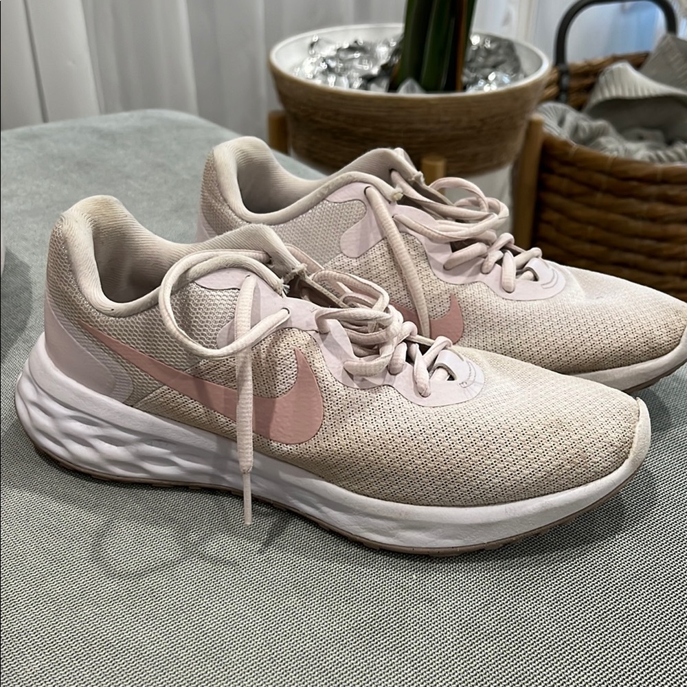 Nike Women's Pink Running Shoes